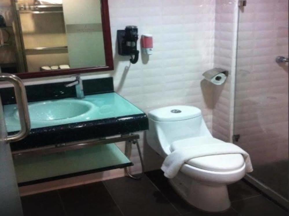 Nouvelle Hotel Johor Kulai Esterno foto