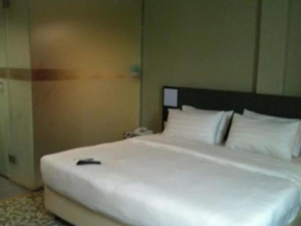 Nouvelle Hotel Johor Kulai Esterno foto